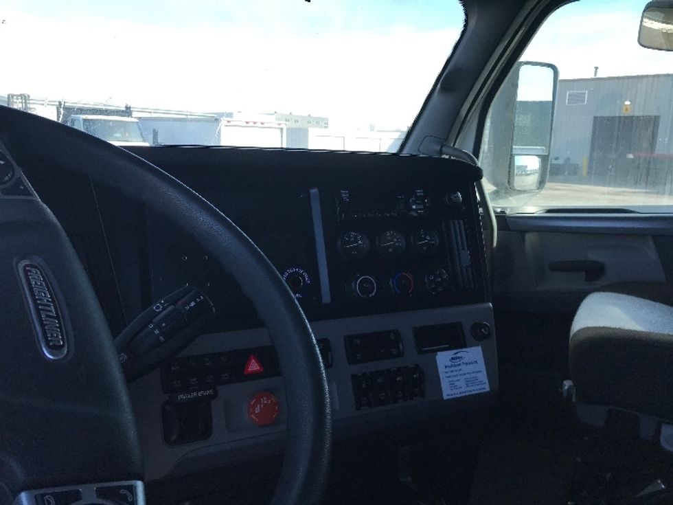 Sleeper Tractor-Heavy Duty Tractors-Freightliner-2020-T12664ST-North Liberty-IA-530,930\n\t\tmiles-$ 56,750 - Image 12