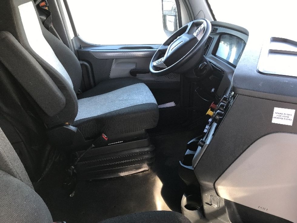 Sleeper Tractor-Heavy Duty Tractors-Freightliner-2020-T12664ST-North Liberty-IA-530,930\n\t\tmiles-$ 56,750 - Image 15