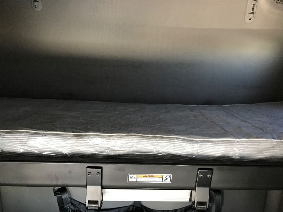 Sleeper Tractor-Heavy Duty Tractors-Freightliner-2020-T12664ST-North Liberty-IA-530,930\n\t\tmiles-$ 56,750 - Image 17