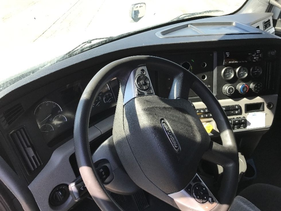 Sleeper Tractor-Heavy Duty Tractors-Freightliner-2020-T12664ST-North Liberty-IA-595,593\n\t\tmiles-$ 52,500 - Image 10