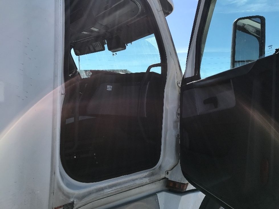 Sleeper Tractor-Heavy Duty Tractors-Freightliner-2020-T12664ST-North Liberty-IA-595,593\n\t\tmiles-$ 52,500 - Image 13