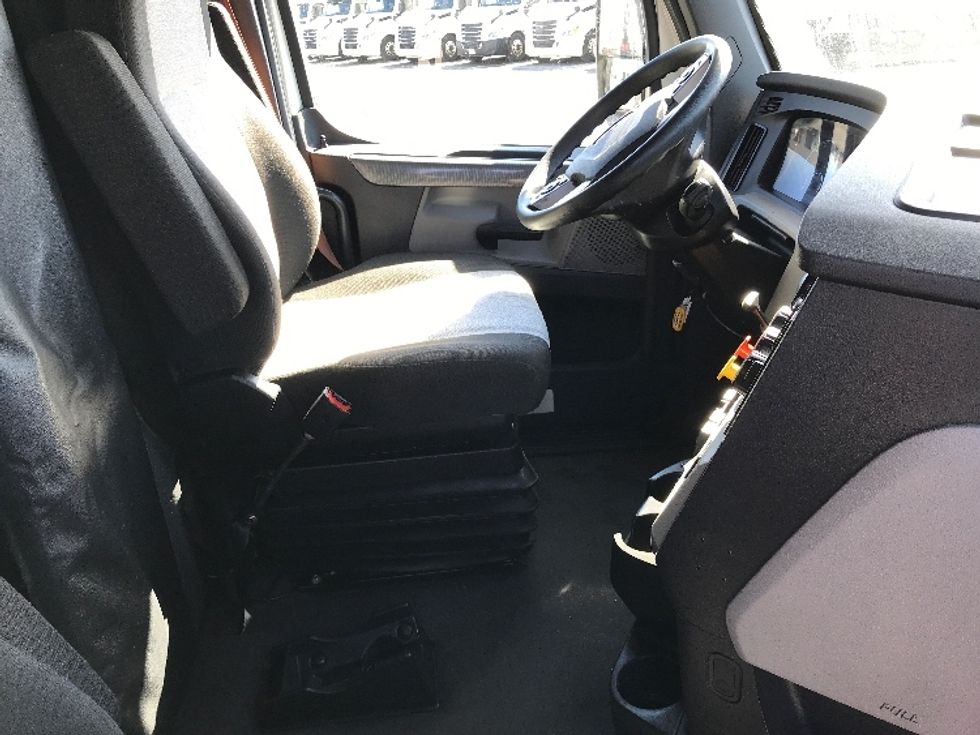 Sleeper Tractor-Heavy Duty Tractors-Freightliner-2020-T12664ST-North Liberty-IA-595,593\n\t\tmiles-$ 52,500 - Image 15