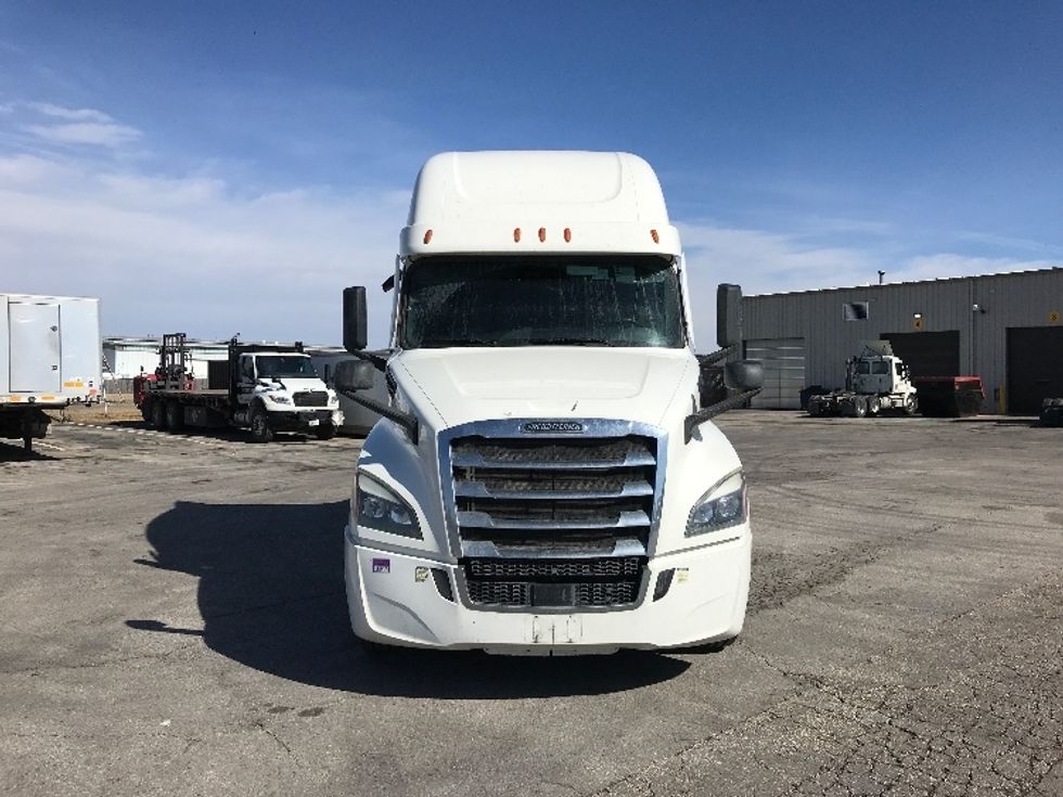 Sleeper Tractor-Heavy Duty Tractors-Freightliner-2020-T12664ST-North Liberty-IA-595,593\n\t\tmiles-$ 52,500 - Image 2