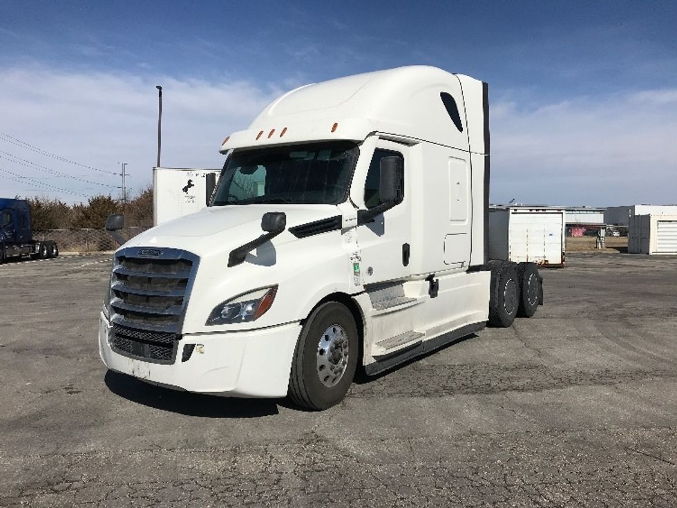 Sleeper Tractor-Heavy Duty Tractors-Freightliner-2020-T12664ST-North Liberty-IA-595,593\n\t\tmiles-$ 52,500 - Image 3