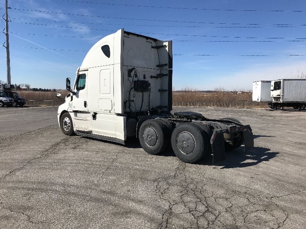 Sleeper Tractor-Heavy Duty Tractors-Freightliner-2020-T12664ST-North Liberty-IA-595,593\n\t\tmiles-$ 52,500 - Image 5