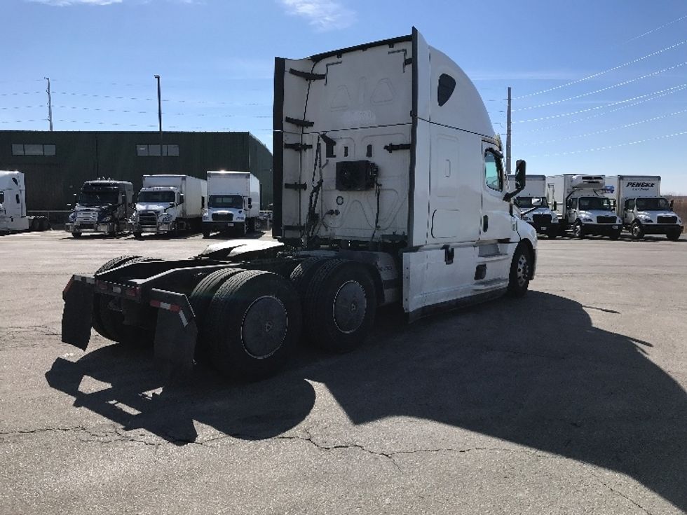Sleeper Tractor-Heavy Duty Tractors-Freightliner-2020-T12664ST-North Liberty-IA-595,593\n\t\tmiles-$ 52,500 - Image 7