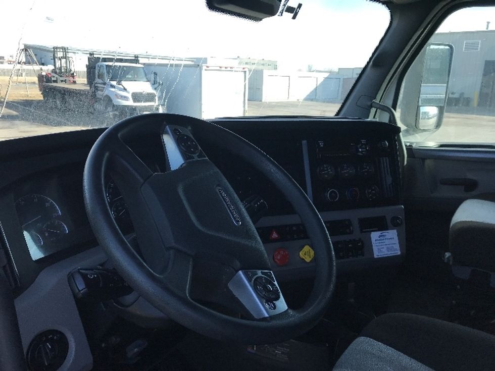 Sleeper Tractor-Heavy Duty Tractors-Freightliner-2020-T12664ST-North Liberty-IA-599,668\n\t\tmiles-$ 52,250 - Image 10