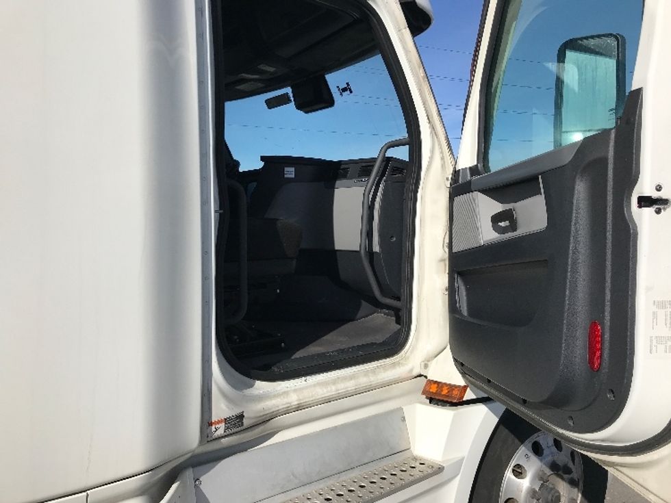 Sleeper Tractor-Heavy Duty Tractors-Freightliner-2020-T12664ST-North Liberty-IA-599,668\n\t\tmiles-$ 52,250 - Image 13