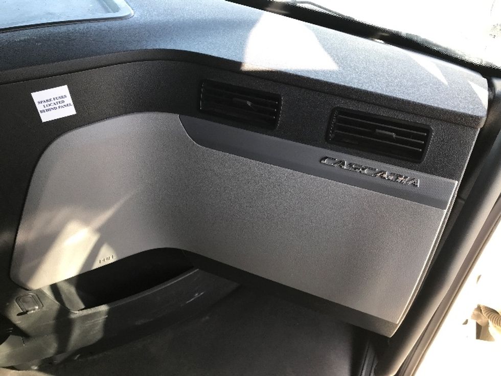 Sleeper Tractor-Heavy Duty Tractors-Freightliner-2020-T12664ST-North Liberty-IA-599,668\n\t\tmiles-$ 52,250 - Image 14