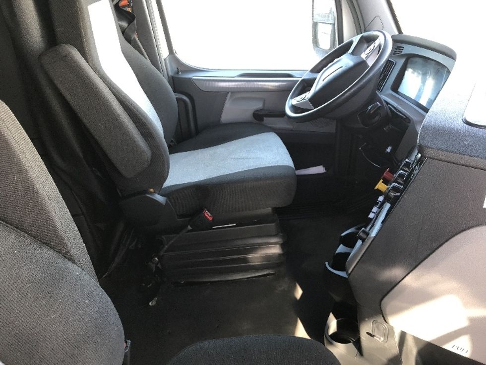 Sleeper Tractor-Heavy Duty Tractors-Freightliner-2020-T12664ST-North Liberty-IA-599,668\n\t\tmiles-$ 52,250 - Image 15