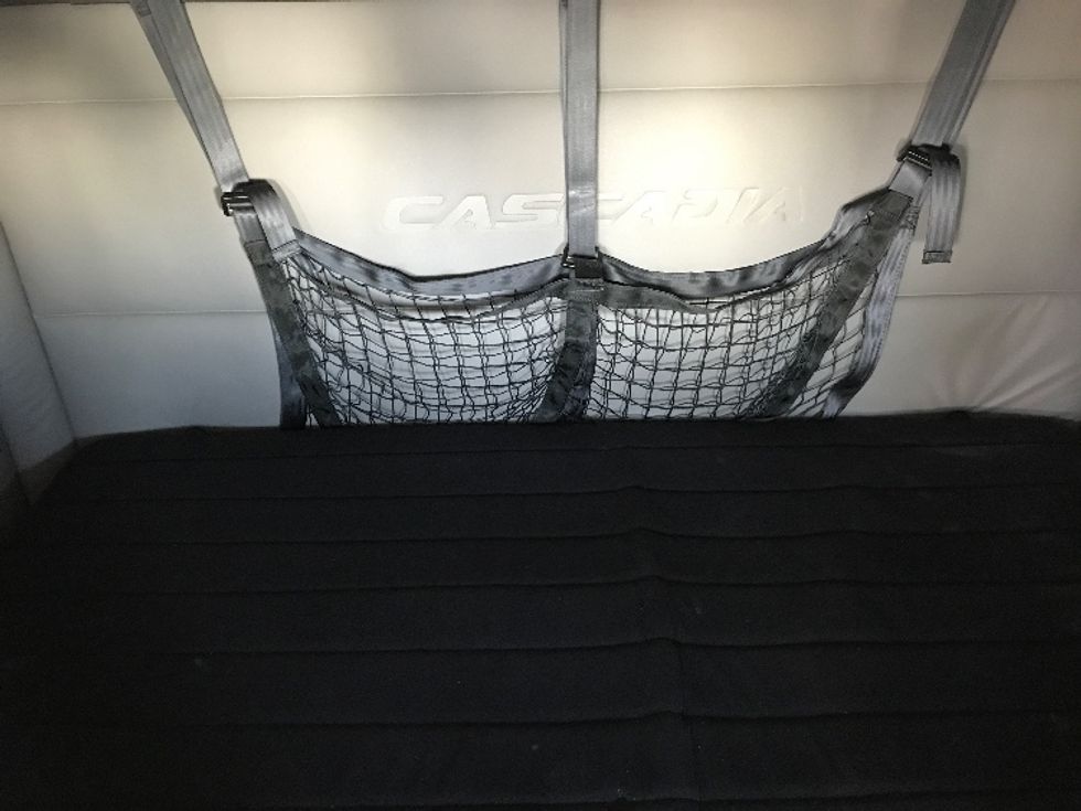 Sleeper Tractor-Heavy Duty Tractors-Freightliner-2020-T12664ST-North Liberty-IA-599,668\n\t\tmiles-$ 52,250 - Image 16