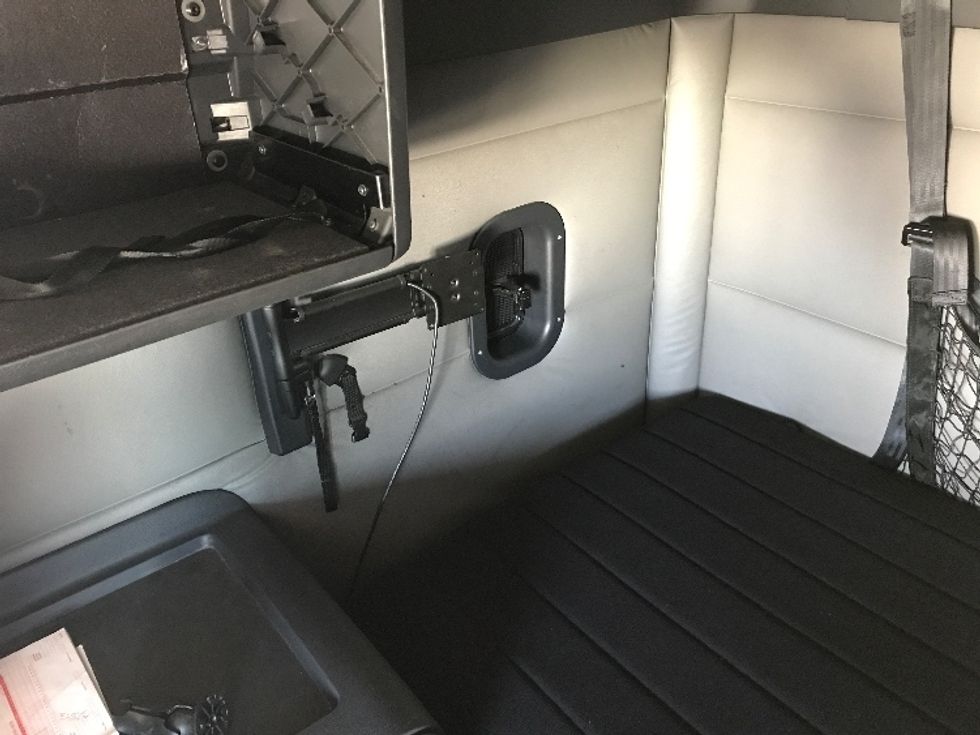 Sleeper Tractor-Heavy Duty Tractors-Freightliner-2020-T12664ST-North Liberty-IA-599,668\n\t\tmiles-$ 52,250 - Image 19