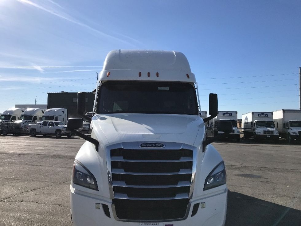 Sleeper Tractor-Heavy Duty Tractors-Freightliner-2020-T12664ST-North Liberty-IA-599,668\n\t\tmiles-$ 52,250 - Image 2