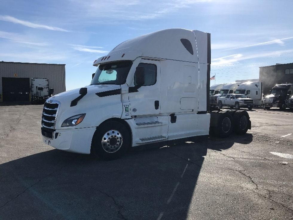 Sleeper Tractor-Heavy Duty Tractors-Freightliner-2020-T12664ST-North Liberty-IA-599,668\n\t\tmiles-$ 52,250 - Image 3