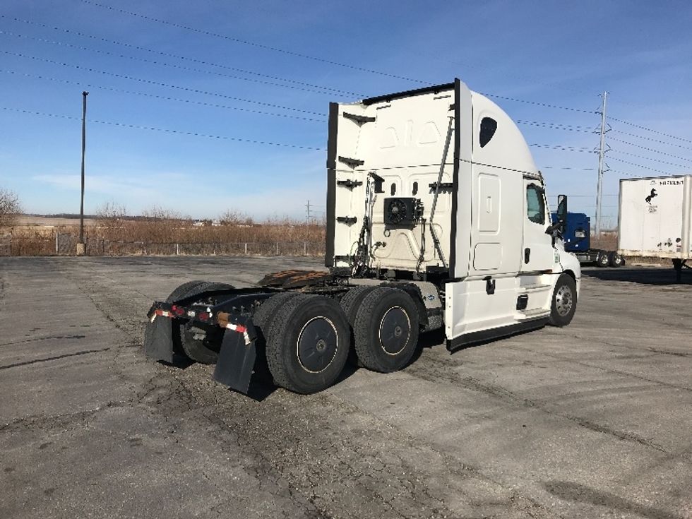 Sleeper Tractor-Heavy Duty Tractors-Freightliner-2020-T12664ST-North Liberty-IA-599,668\n\t\tmiles-$ 52,250 - Image 7