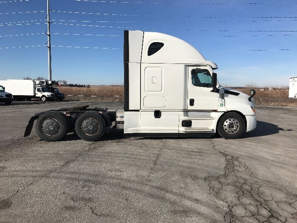 Sleeper Tractor-Heavy Duty Tractors-Freightliner-2020-T12664ST-North Liberty-IA-599,668\n\t\tmiles-$ 52,250 - Image 8
