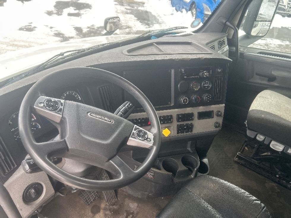 Sleeper Tractor-Heavy Duty Tractors-Freightliner-2020-T12664ST-Obetz-OH-436,833\n\t\tmiles-$ 59,250 - Image 10