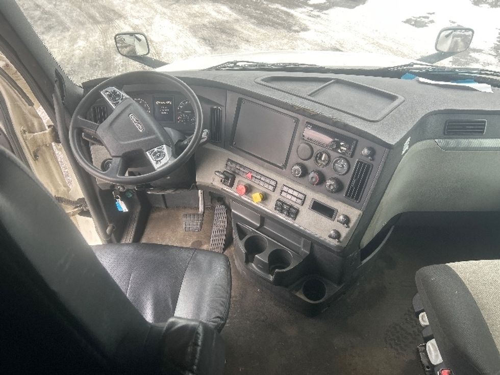 Sleeper Tractor-Heavy Duty Tractors-Freightliner-2020-T12664ST-Obetz-OH-436,833\n\t\tmiles-$ 59,250 - Image 12