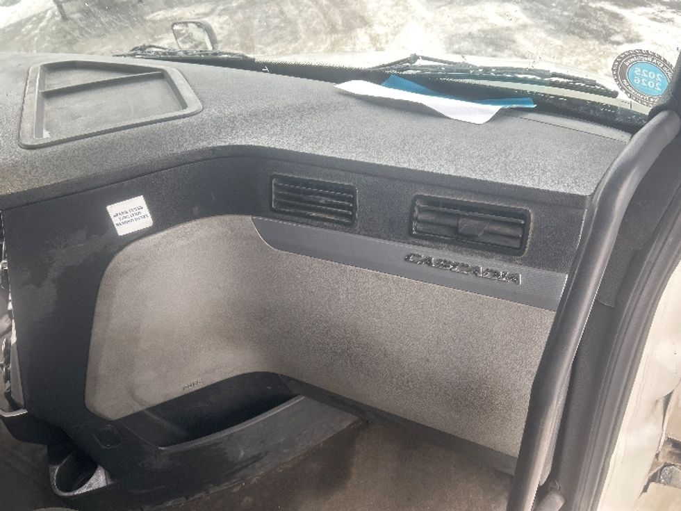 Sleeper Tractor-Heavy Duty Tractors-Freightliner-2020-T12664ST-Obetz-OH-436,833\n\t\tmiles-$ 59,250 - Image 14