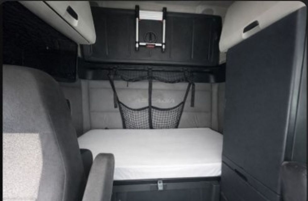 Sleeper Tractor-Heavy Duty Tractors-Freightliner-2020-T12664ST-Obetz-OH-436,833\n\t\tmiles-$ 59,250 - Image 17