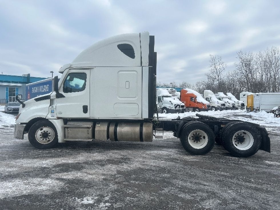 Sleeper Tractor-Heavy Duty Tractors-Freightliner-2020-T12664ST-Obetz-OH-436,833\n\t\tmiles-$ 59,250 - Image 4