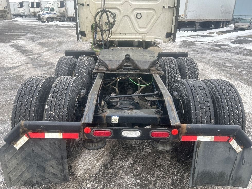 Sleeper Tractor-Heavy Duty Tractors-Freightliner-2020-T12664ST-Obetz-OH-436,833\n\t\tmiles-$ 59,250 - Image 6