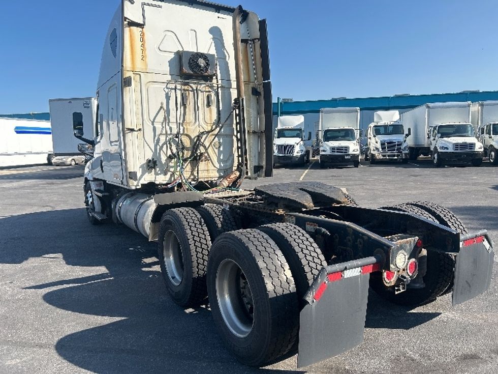 Sleeper Tractor-Heavy Duty Tractors-Freightliner-2020-T12664ST-Obetz-OH-604,078\n\t\tmiles-$ 16,000 - Image 1