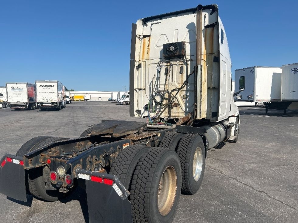 Sleeper Tractor-Heavy Duty Tractors-Freightliner-2020-T12664ST-Obetz-OH-604,078\n\t\tmiles-$ 16,000 - Image 2