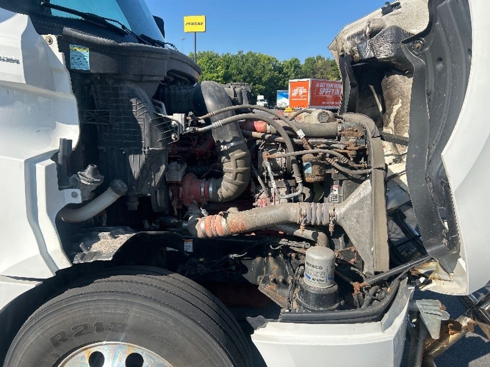 Sleeper Tractor-Heavy Duty Tractors-Freightliner-2020-T12664ST-Obetz-OH-604,078\n\t\tmiles-$ 16,000 - Image 20