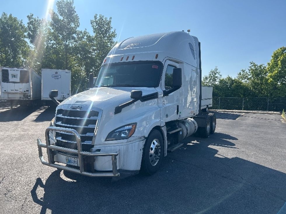 Sleeper Tractor-Heavy Duty Tractors-Freightliner-2020-T12664ST-Obetz-OH-604,078\n\t\tmiles-$ 16,000 - Image 4