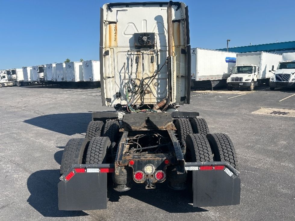 Sleeper Tractor-Heavy Duty Tractors-Freightliner-2020-T12664ST-Obetz-OH-604,078\n\t\tmiles-$ 16,000 - Image 6