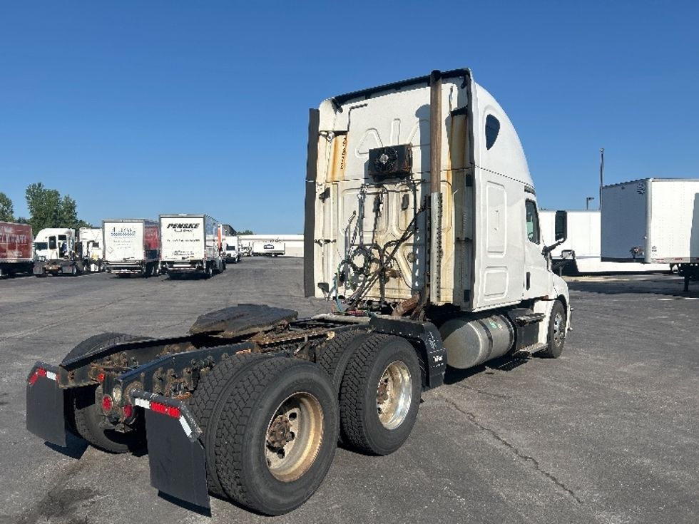 Sleeper Tractor-Heavy Duty Tractors-Freightliner-2020-T12664ST-Obetz-OH-604,078\n\t\tmiles-$ 16,000 - Image 7