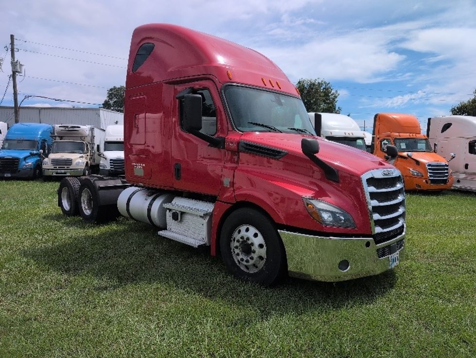 Sleeper Tractor-Heavy Duty Tractors-Freightliner-2020-T12664ST-Ocala-FL-510,453\n\t\tmiles-$ 61,750 - Image 1