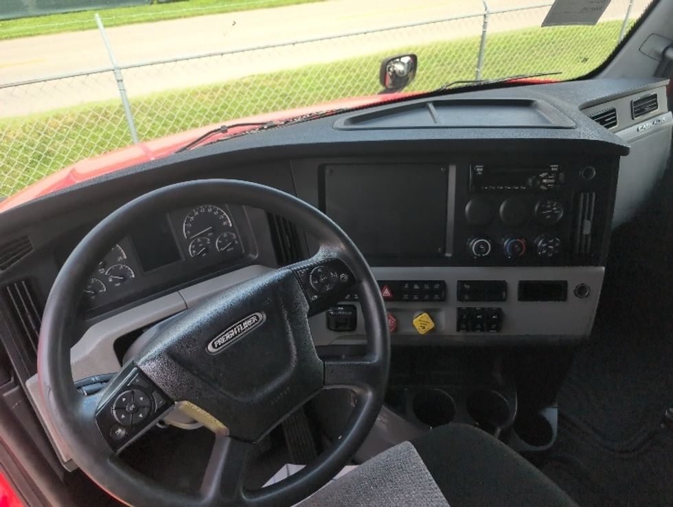 Sleeper Tractor-Heavy Duty Tractors-Freightliner-2020-T12664ST-Ocala-FL-510,453\n\t\tmiles-$ 61,750 - Image 10