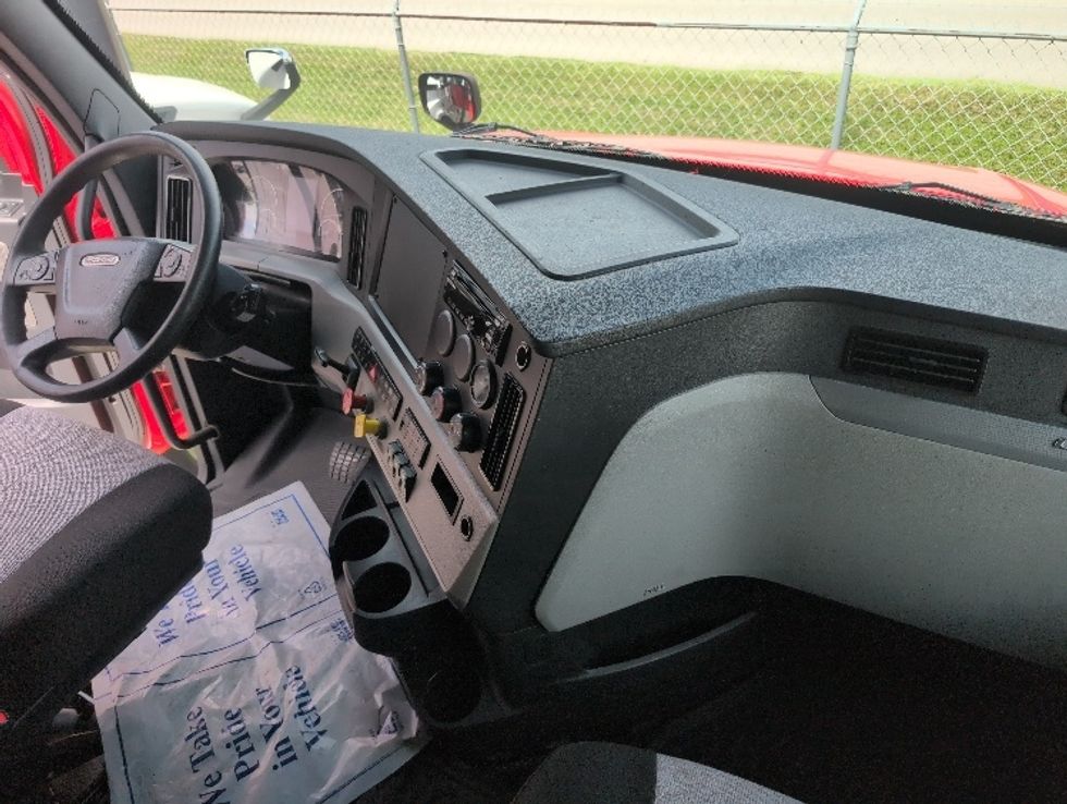 Sleeper Tractor-Heavy Duty Tractors-Freightliner-2020-T12664ST-Ocala-FL-510,453\n\t\tmiles-$ 61,750 - Image 15
