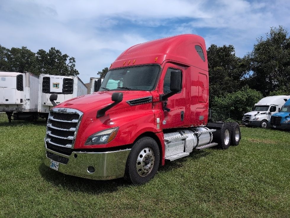 Sleeper Tractor-Heavy Duty Tractors-Freightliner-2020-T12664ST-Ocala-FL-510,453\n\t\tmiles-$ 61,750 - Image 3