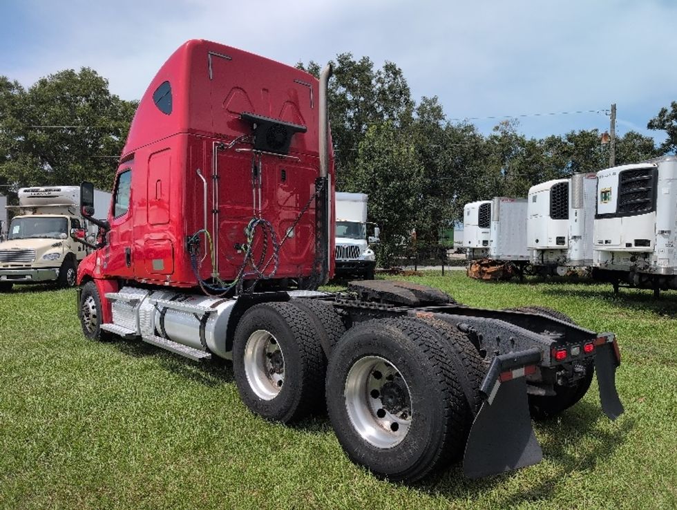 Sleeper Tractor-Heavy Duty Tractors-Freightliner-2020-T12664ST-Ocala-FL-510,453\n\t\tmiles-$ 61,750 - Image 5