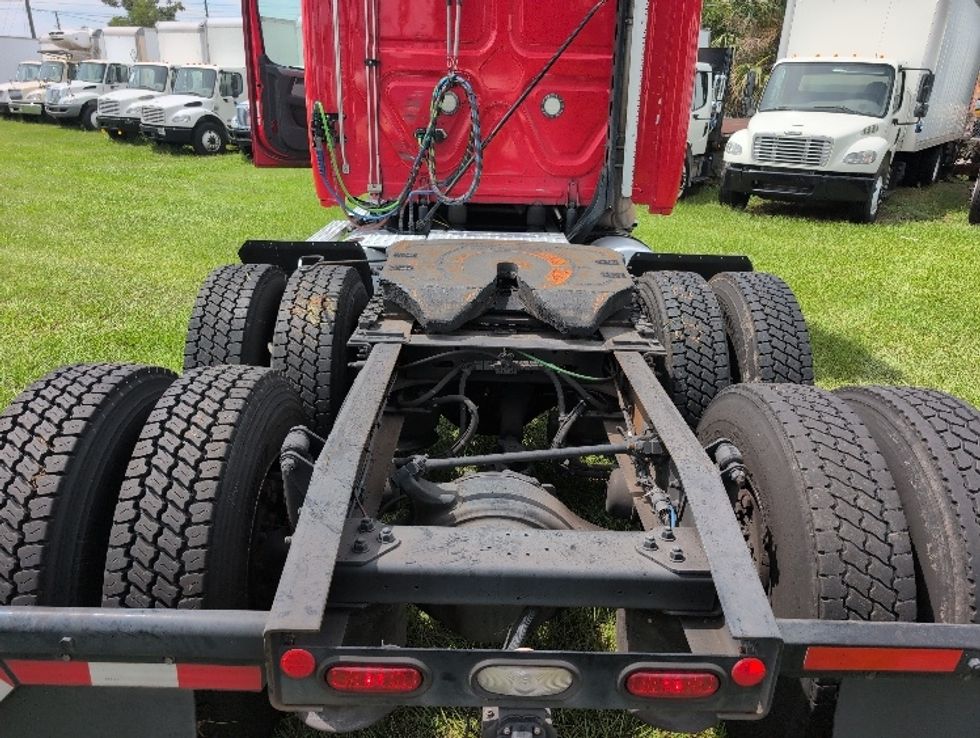 Sleeper Tractor-Heavy Duty Tractors-Freightliner-2020-T12664ST-Ocala-FL-510,453\n\t\tmiles-$ 61,750 - Image 6