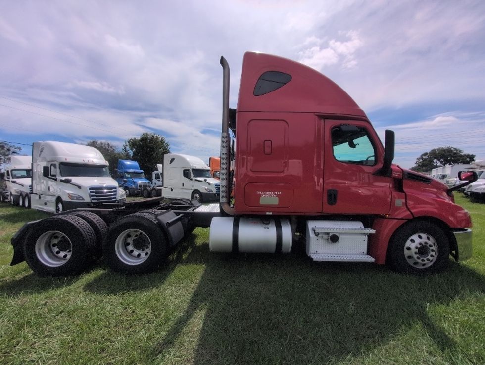 Sleeper Tractor-Heavy Duty Tractors-Freightliner-2020-T12664ST-Ocala-FL-510,453\n\t\tmiles-$ 61,750 - Image 8