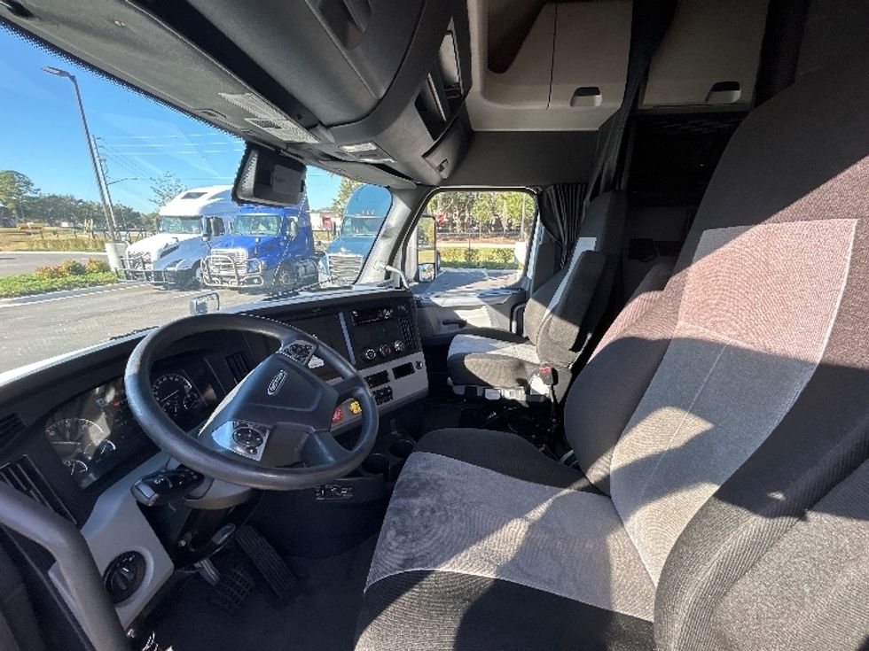 Sleeper Tractor-Heavy Duty Tractors-Freightliner-2020-T12664ST-Ocala-FL-532,176\n\t\tmiles-$ 58,750 - Image 10