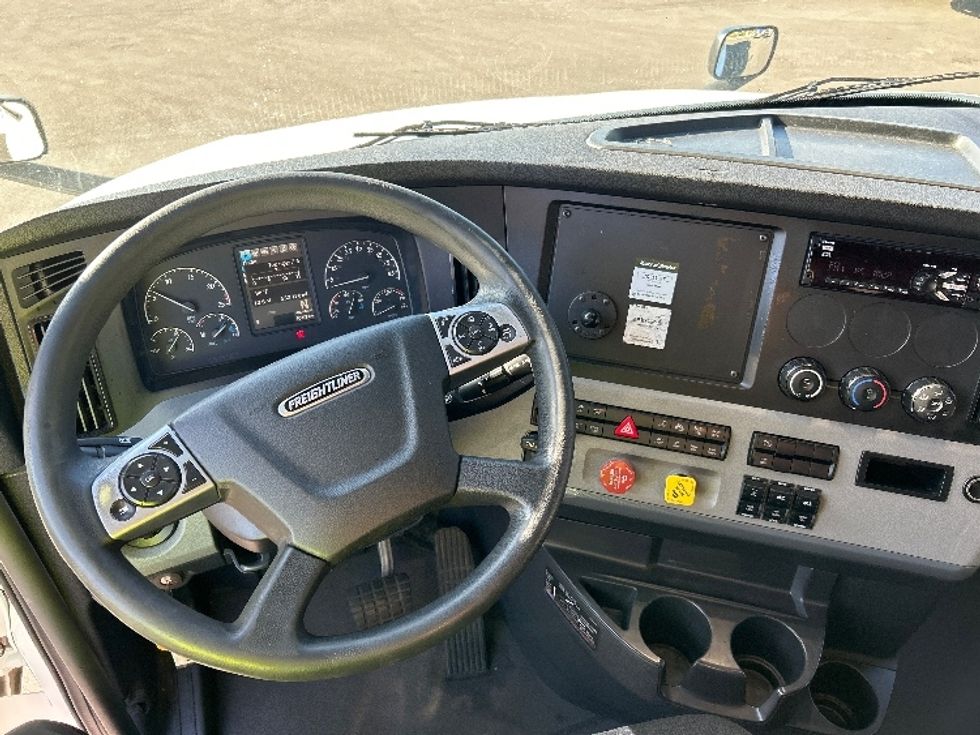 Sleeper Tractor-Heavy Duty Tractors-Freightliner-2020-T12664ST-Ocala-FL-532,176\n\t\tmiles-$ 58,750 - Image 11