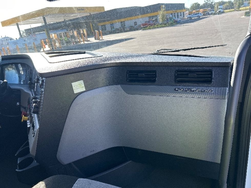 Sleeper Tractor-Heavy Duty Tractors-Freightliner-2020-T12664ST-Ocala-FL-532,176\n\t\tmiles-$ 58,750 - Image 14