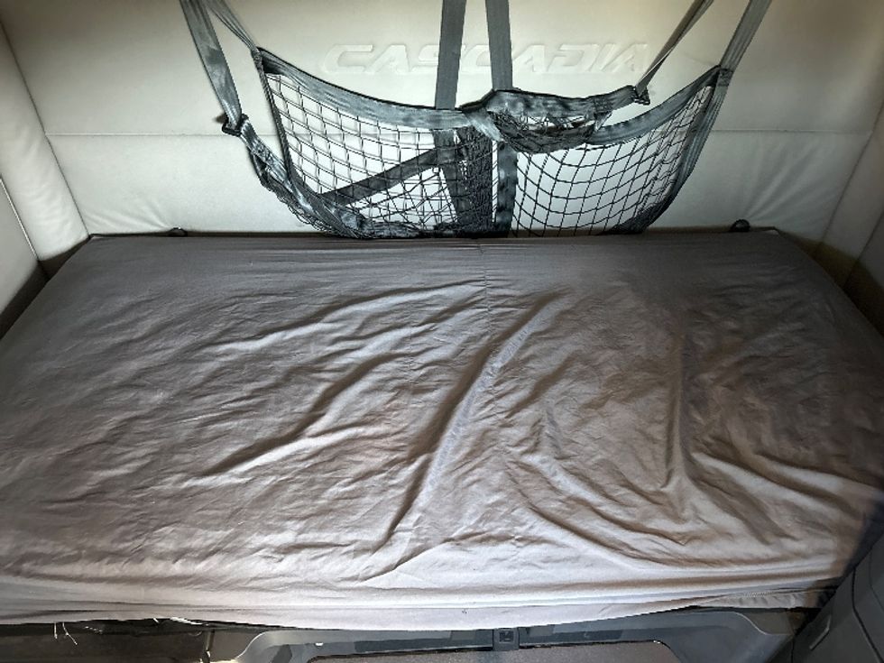 Sleeper Tractor-Heavy Duty Tractors-Freightliner-2020-T12664ST-Ocala-FL-532,176\n\t\tmiles-$ 58,750 - Image 17