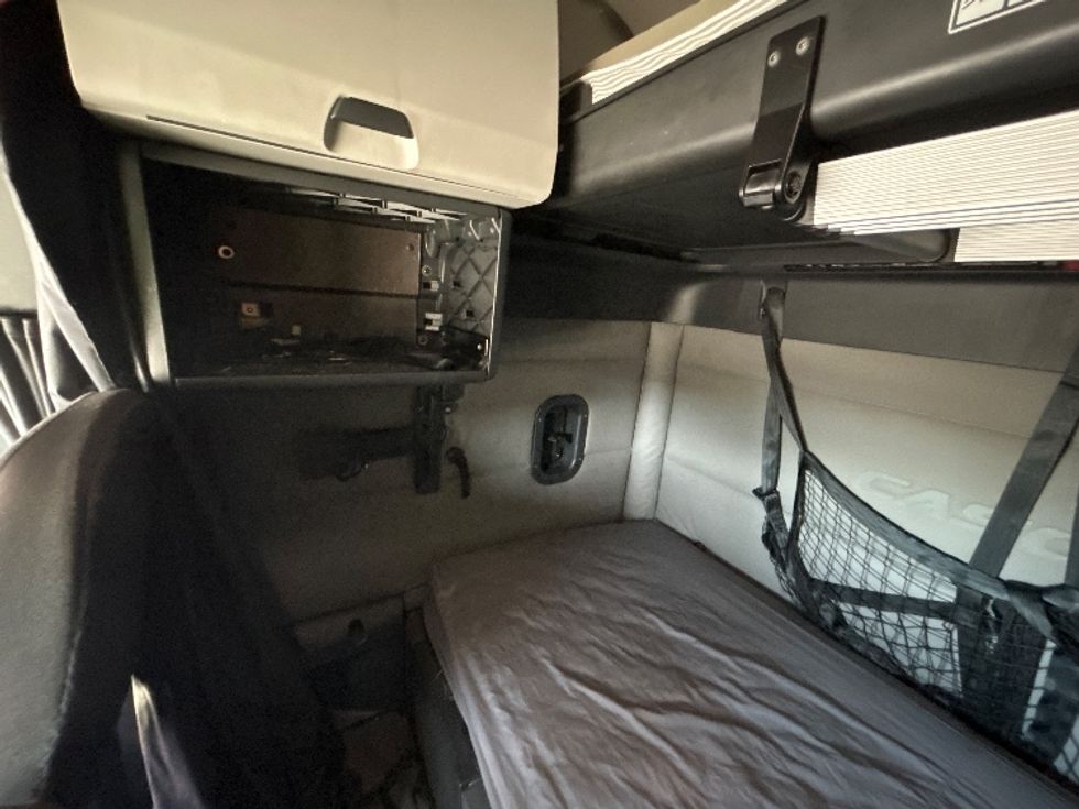 Sleeper Tractor-Heavy Duty Tractors-Freightliner-2020-T12664ST-Ocala-FL-532,176\n\t\tmiles-$ 58,750 - Image 19