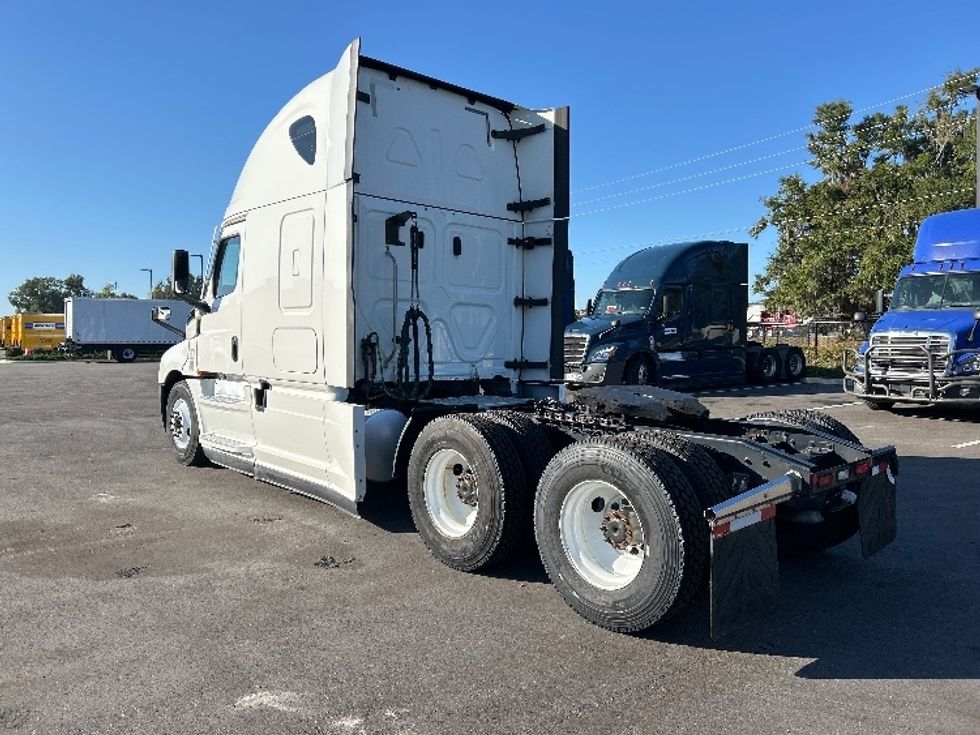 Sleeper Tractor-Heavy Duty Tractors-Freightliner-2020-T12664ST-Ocala-FL-532,176\n\t\tmiles-$ 58,750 - Image 5