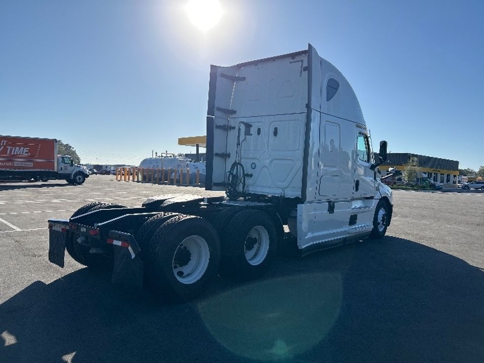 Sleeper Tractor-Heavy Duty Tractors-Freightliner-2020-T12664ST-Ocala-FL-532,176\n\t\tmiles-$ 58,750 - Image 7