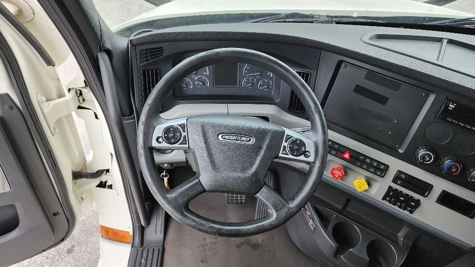 Sleeper Tractor-Heavy Duty Tractors-Freightliner-2020-T12664ST-Ocala-FL-562,774\n\t\tmiles-$ 57,000 - Image 11