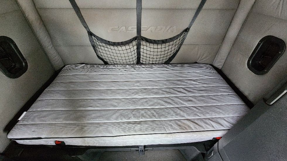 Sleeper Tractor-Heavy Duty Tractors-Freightliner-2020-T12664ST-Ocala-FL-562,774\n\t\tmiles-$ 57,000 - Image 17