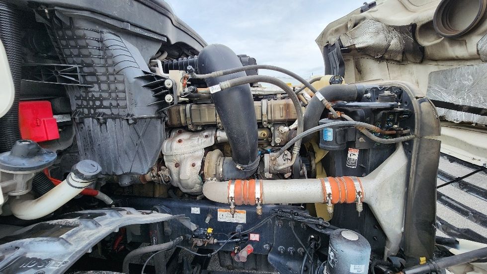 Sleeper Tractor-Heavy Duty Tractors-Freightliner-2020-T12664ST-Ocala-FL-562,774\n\t\tmiles-$ 57,000 - Image 20