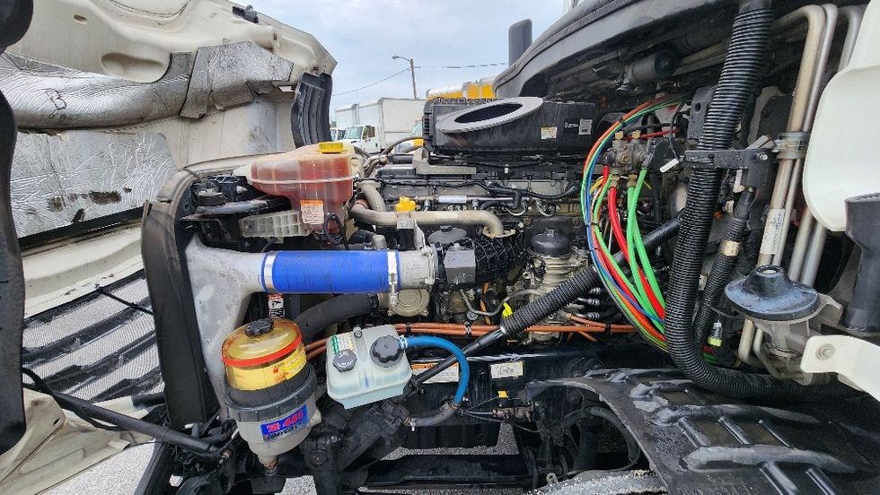 Sleeper Tractor-Heavy Duty Tractors-Freightliner-2020-T12664ST-Ocala-FL-562,774\n\t\tmiles-$ 57,000 - Image 21